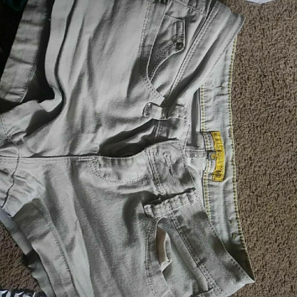 Kaki shorts